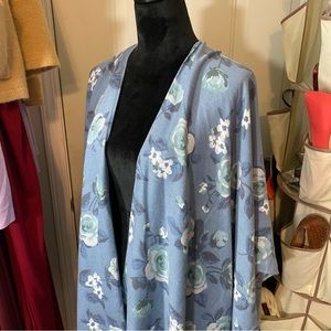 Lauren Conrad Floral shawl blue Open soft oversized Shrugs and Ponchos T…